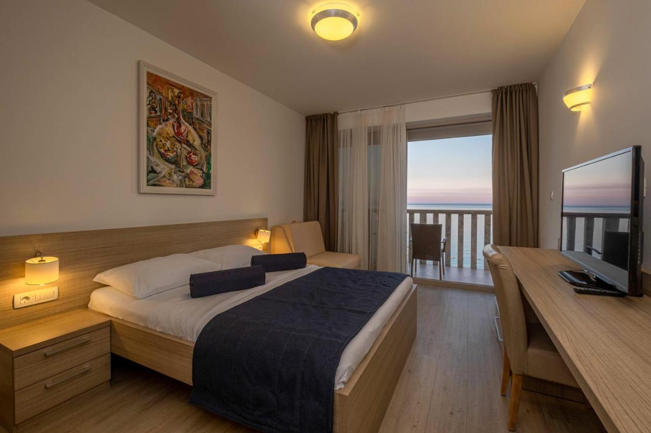 Poseidon The Beach Hotel Budva Bagian luar foto